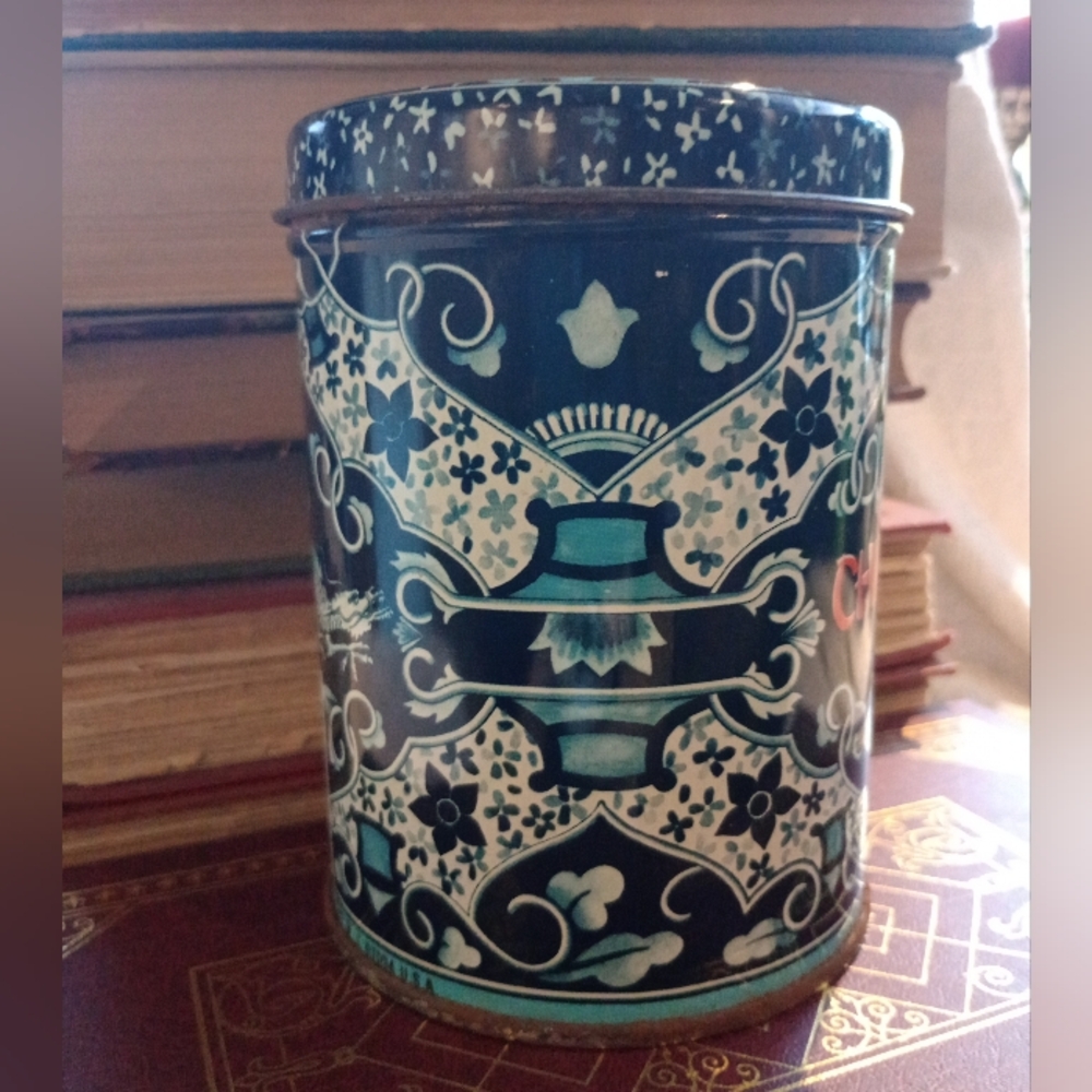 Vintage Boston's Chinese Tea Tin - Picture 3 of 6